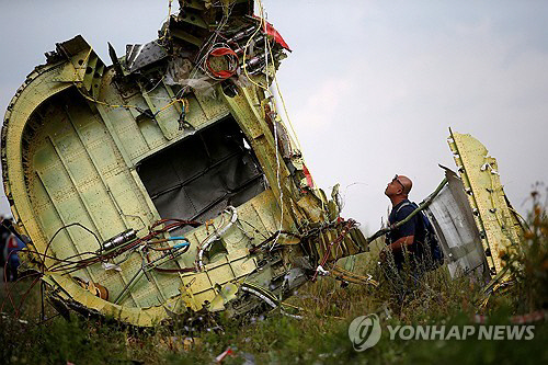 피격된 말레이 MH17편 여객기 잔해. 로이터 연합뉴스